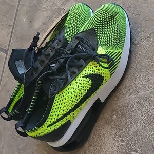 Nike air max flyknit running shoes